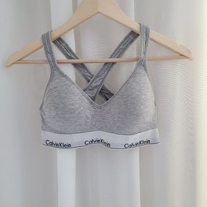 Calvin Klein Lightly Lined Crossback Sports Bra
